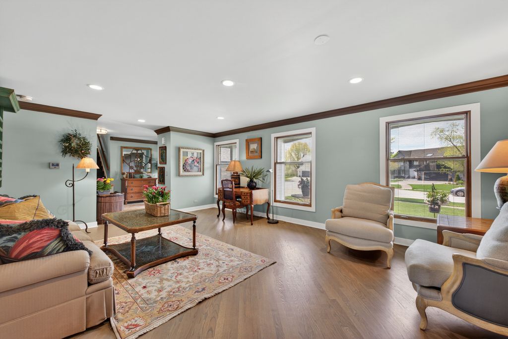 Image 6 of property listing at 2408 Arlingdale Drive, Palatine, IL 60067