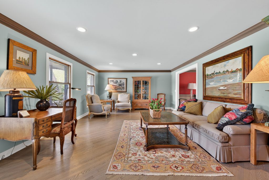 Image 7 of property listing at 2408 Arlingdale Drive, Palatine, IL 60067