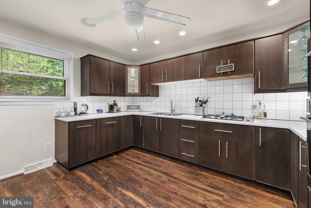 24 GUENEVER DR, New Castle, DE 19720