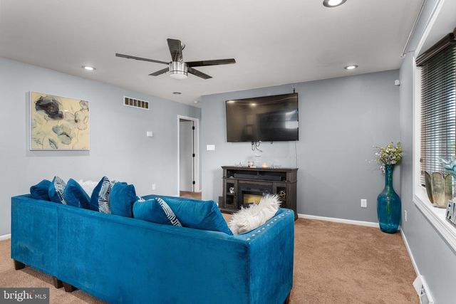 24 GUENEVER DR, New Castle, DE 19720