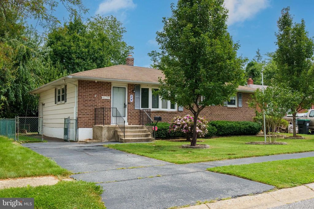 24 GUENEVER DR, New Castle, DE 19720