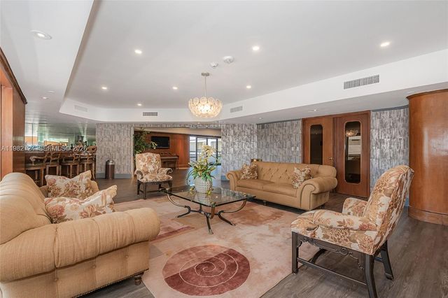 19707 E Turnberry Way 5E, Aventura, FL 33180