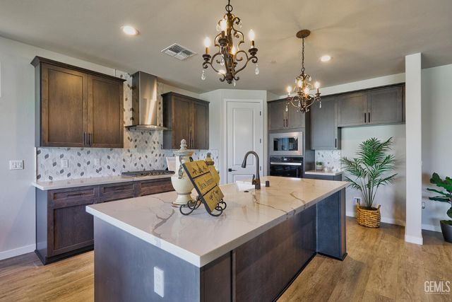 11008 Alcazar Avenue, Bakersfield, CA 93311