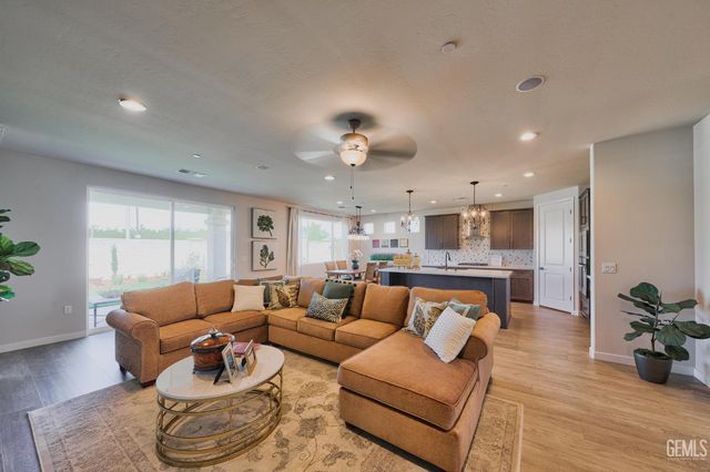 11008 Alcazar Avenue, Bakersfield, CA 93311