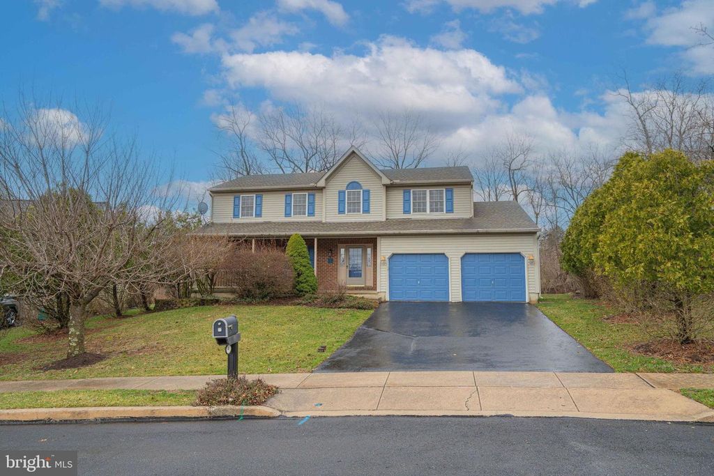 Image 1 of property listing at 40 ELK CT, Reading, PA 19606