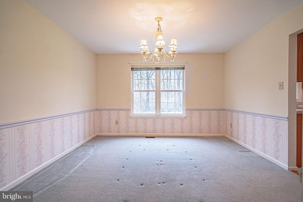 Image 12 of property listing at 40 ELK CT, Reading, PA 19606