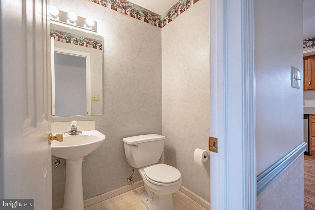 Image 15 of property listing at 40 ELK CT, Reading, PA 19606