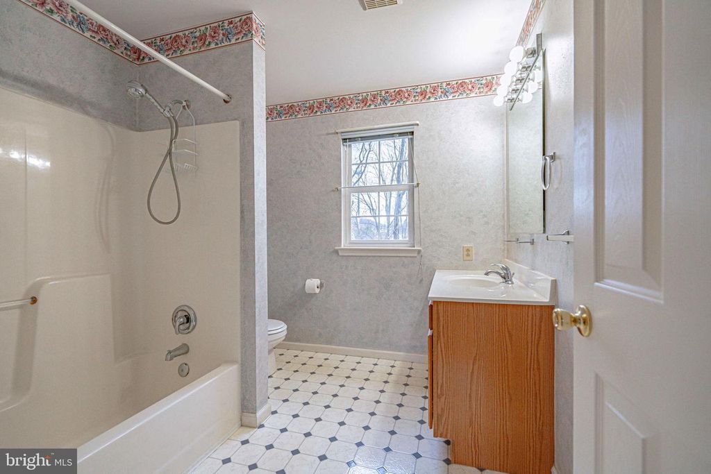 Image 31 of property listing at 40 ELK CT, Reading, PA 19606