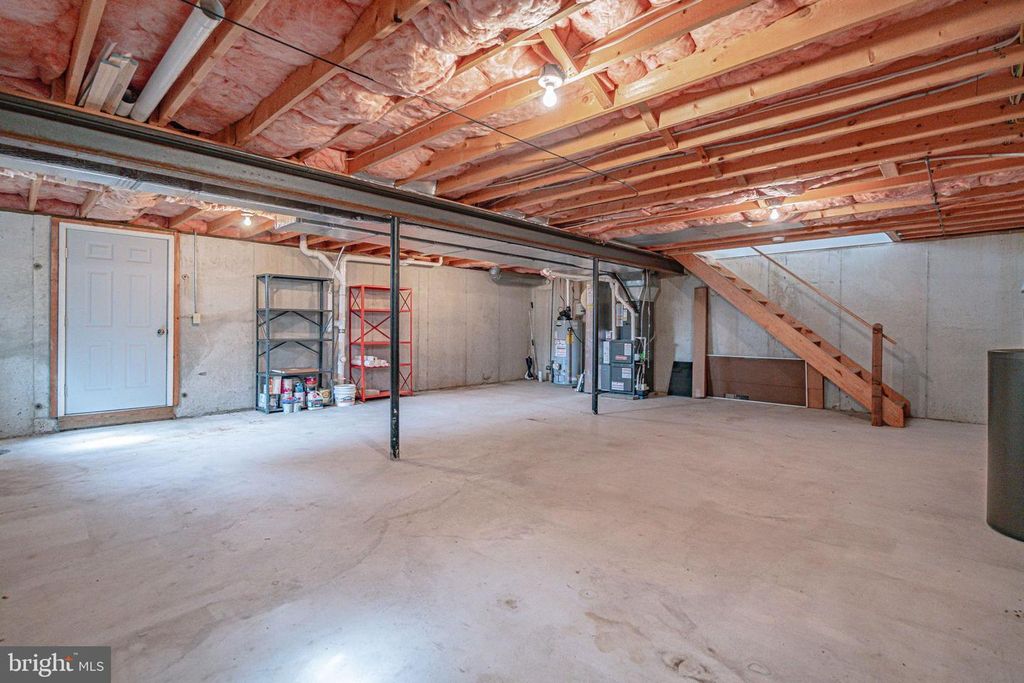 Image 40 of property listing at 40 ELK CT, Reading, PA 19606