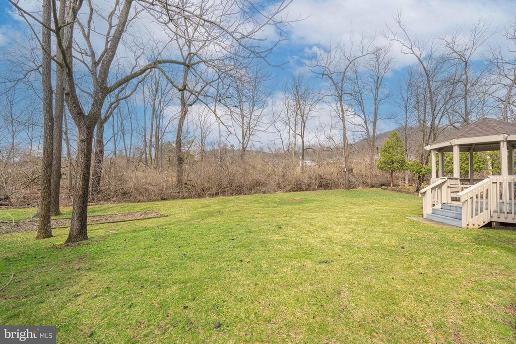 Image 43 of property listing at 40 ELK CT, Reading, PA 19606