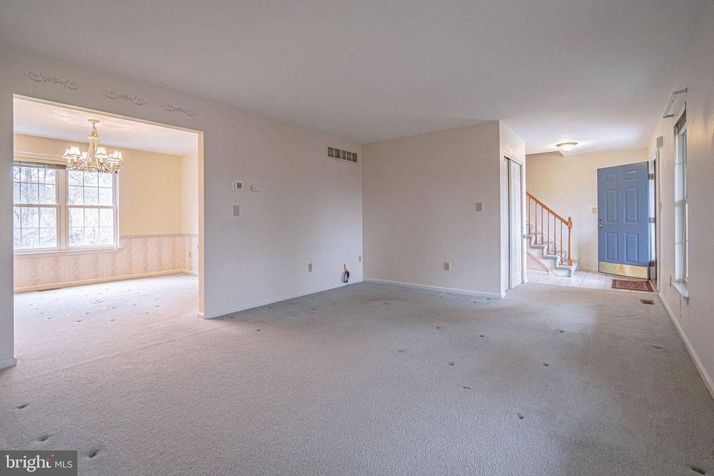 Image 6 of property listing at 40 ELK CT, Reading, PA 19606