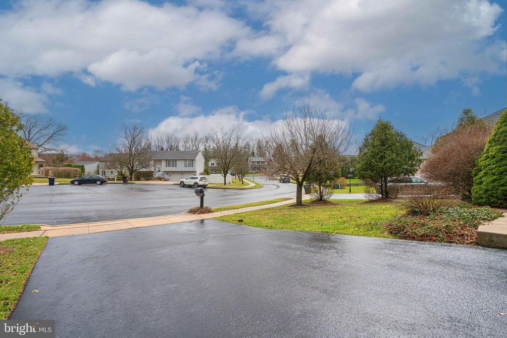 Image 7 of property listing at 40 ELK CT, Reading, PA 19606