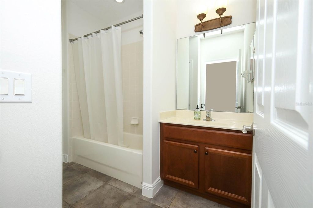 Image 34 of property listing at 5441 BALDWIN PARK STREET, Orlando, FL 32814