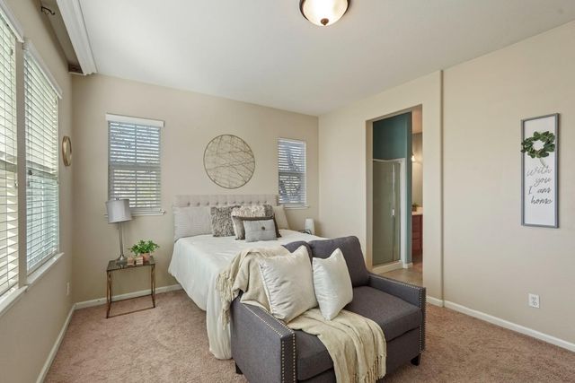 82 W Luna Loca Ln, Mountain House, CA 95391