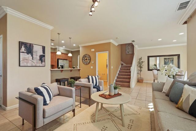 82 W Luna Loca Ln, Mountain House, CA 95391