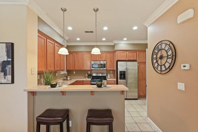 82 W Luna Loca Ln, Mountain House, CA 95391