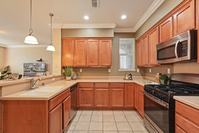 82 W Luna Loca Ln, Mountain House, CA 95391