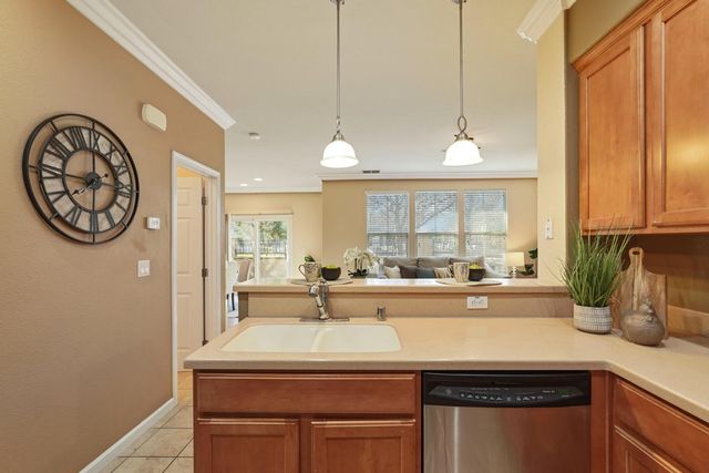 82 W Luna Loca Ln, Mountain House, CA 95391