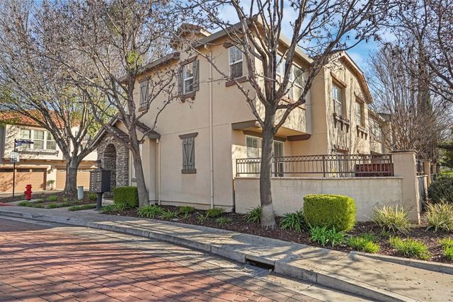 82 W Luna Loca Ln, Mountain House, CA 95391