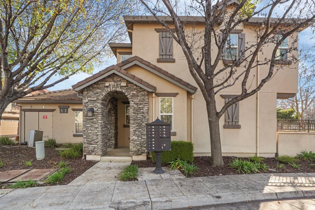 82 W Luna Loca Ln, Mountain House, CA 95391