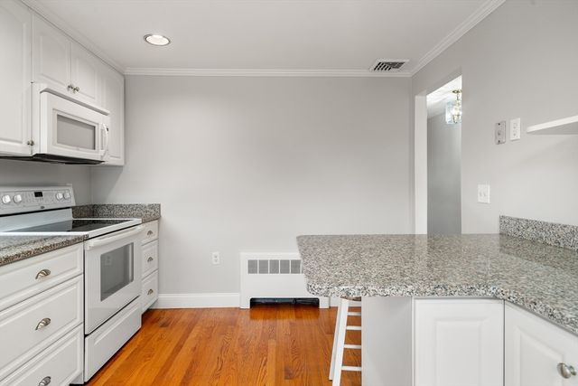 41 Country Ln, Westwood, MA 02090