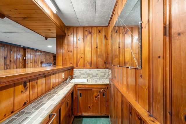 41 Country Ln, Westwood, MA 02090