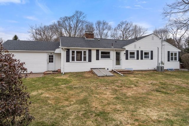 41 Country Ln, Westwood, MA 02090