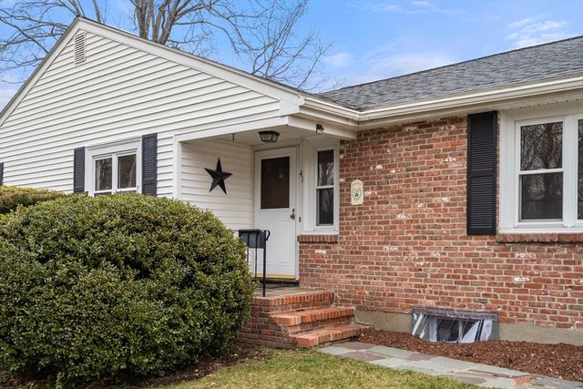 41 Country Ln, Westwood, MA 02090