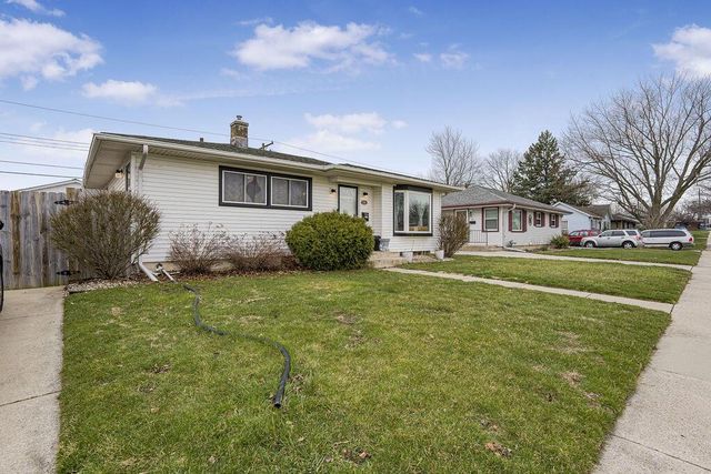 1521 Harmony DRIVE, Racine, WI 53402