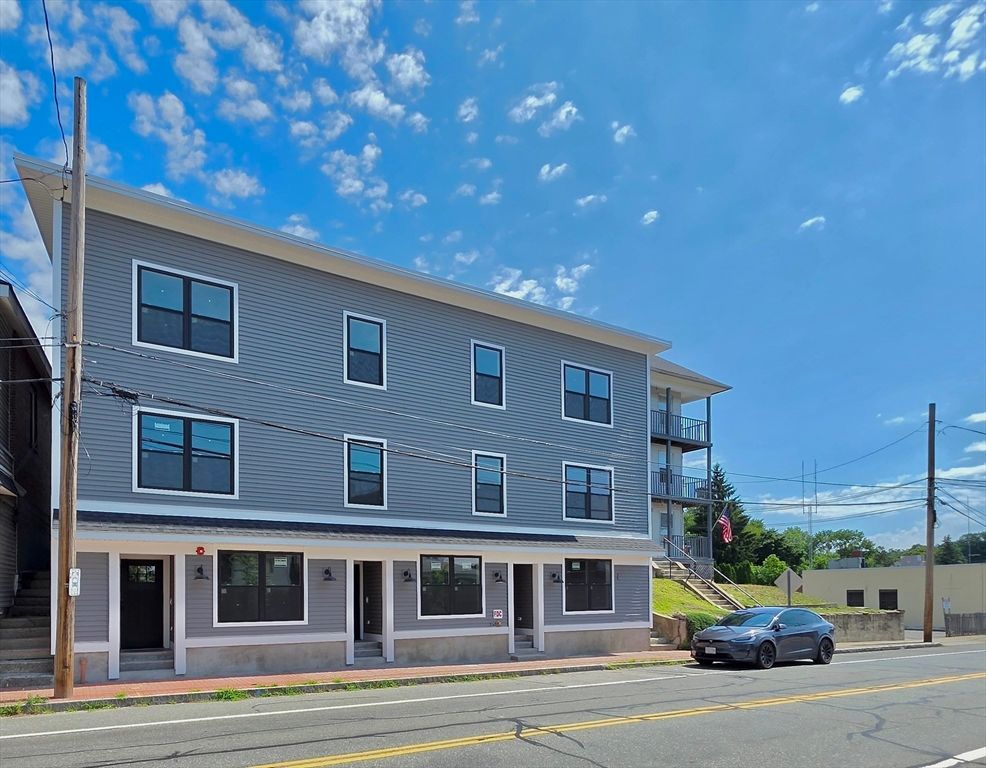 1965-1967 Smith St 2L, North Providence, RI 02911