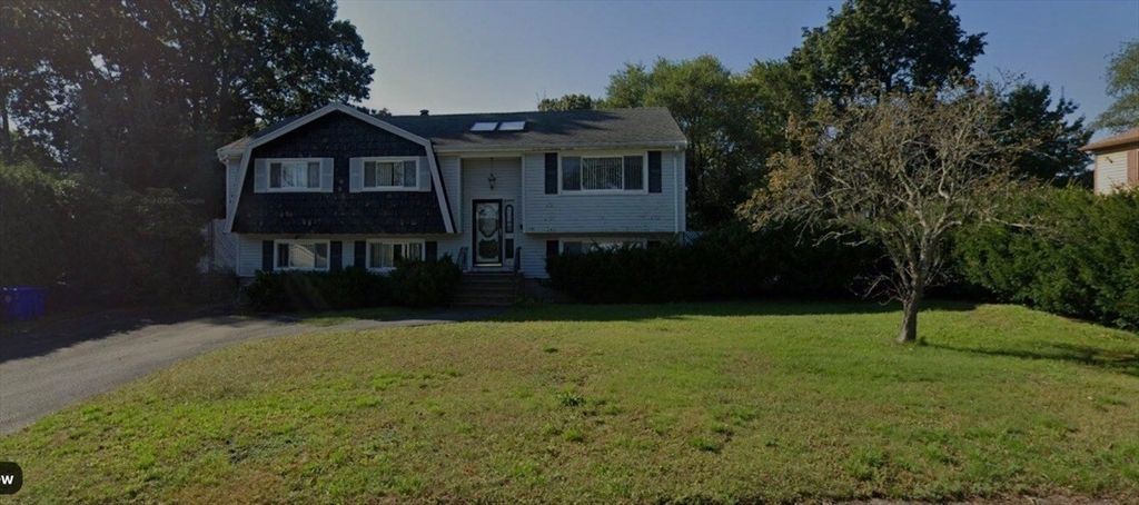 130 Roberts Avenue, Holbrook, MA 02343
