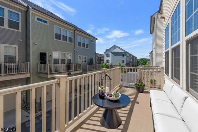 17 Gala Ct, Livingston Twp., NJ 07039