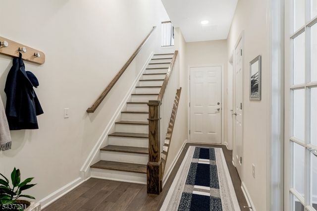 17 Gala Ct, Livingston Twp., NJ 07039