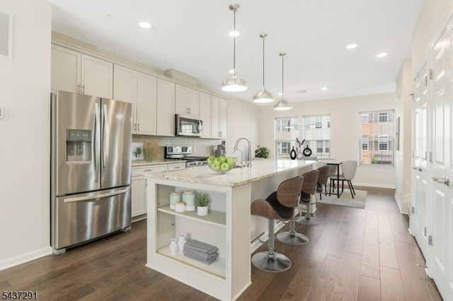 17 Gala Ct, Livingston Twp., NJ 07039