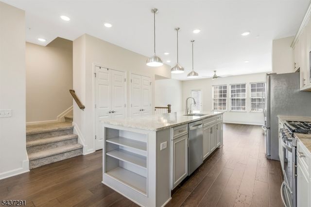 17 Gala Ct, Livingston Twp., NJ 07039