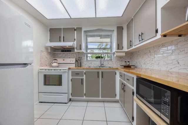 2545 Dudley Drive W E, West Palm Beach, FL 33415