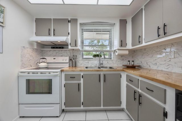 2545 Dudley Drive W E, West Palm Beach, FL 33415