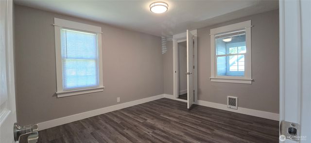 12053 70 Avenue S, Seattle, WA 98178