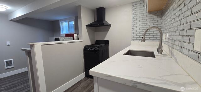 12053 70 Avenue S, Seattle, WA 98178