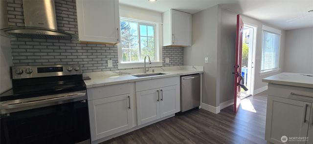 12053 70 Avenue S, Seattle, WA 98178