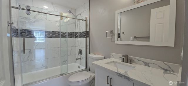 12053 70 Avenue S, Seattle, WA 98178