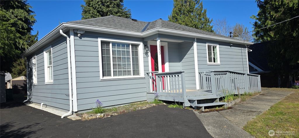 12053 70 Avenue S, Seattle, WA 98178