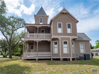 204 W Reuss Boulevard, Cuero, TX 77954