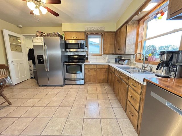 3175 LAKEVIEW DRIVE, Suamico, WI 54173