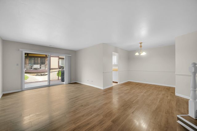 1659 Dover Court A, Wheaton, IL 60189