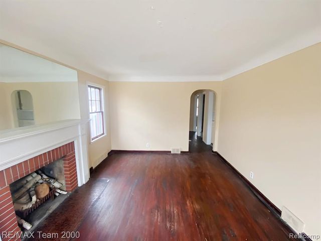 18904 Mallina Street, Grosse Pointe, MI 48236