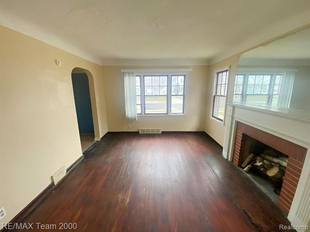 18904 Mallina Street, Grosse Pointe, MI 48236