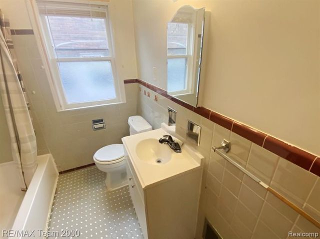 18904 Mallina Street, Grosse Pointe, MI 48236