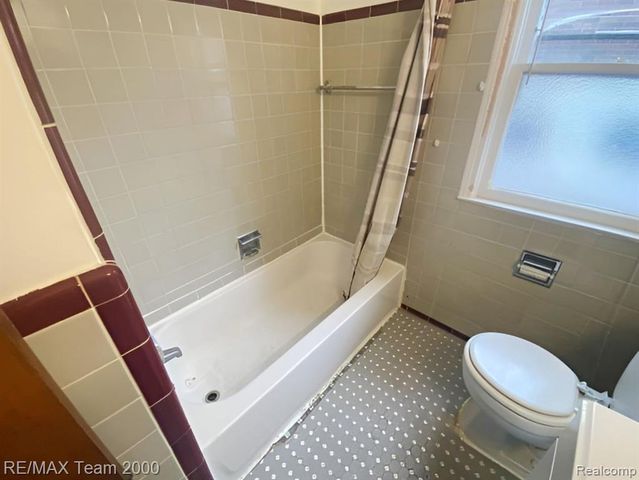 18904 Mallina Street, Grosse Pointe, MI 48236