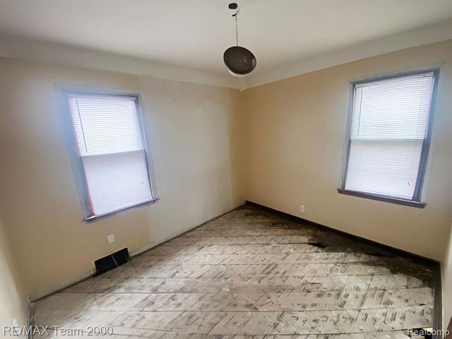 18904 Mallina Street, Grosse Pointe, MI 48236